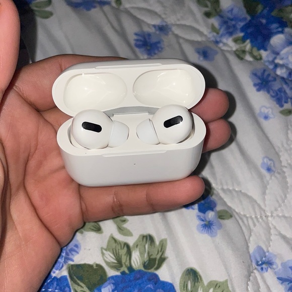 Apple AirPods Pro - Picture 5 of 10